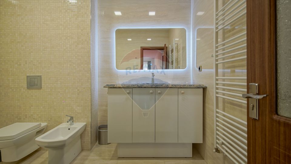 - REZERVAT -  Apartament Premium 4 Camere