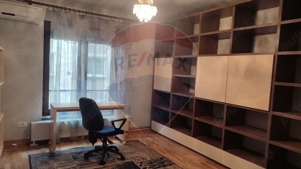 Apartament cu trei camere de inchiriat in Piata Unirii