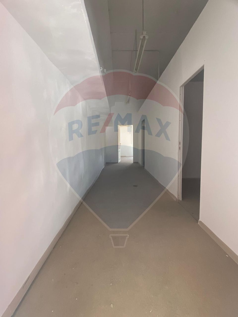 DE INCHIRIAT Spații comerciale intre 190-1500 mp în Sectorul 1