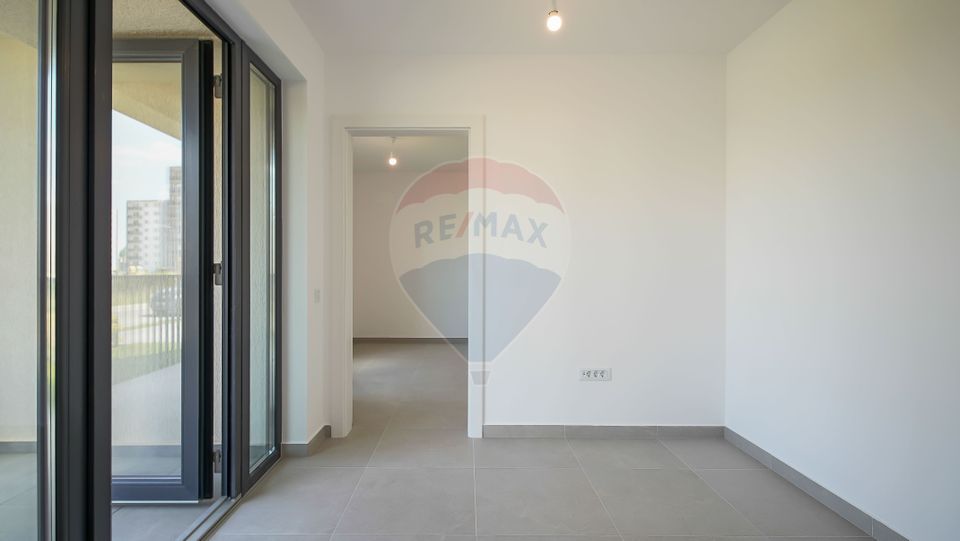 32sq.m Commercial Space for rent, Tractorul area