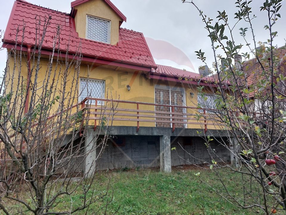 Casă / Vilă cu 4 camere de vânzare