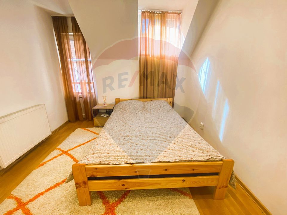 Apartament la casa, 3 camere de inchiriat, zona Șchei