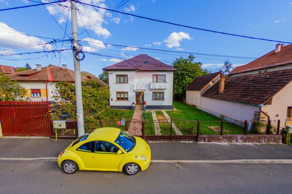 LOCATIE UNICA  Casă de vânzare în zona Parcului Mare