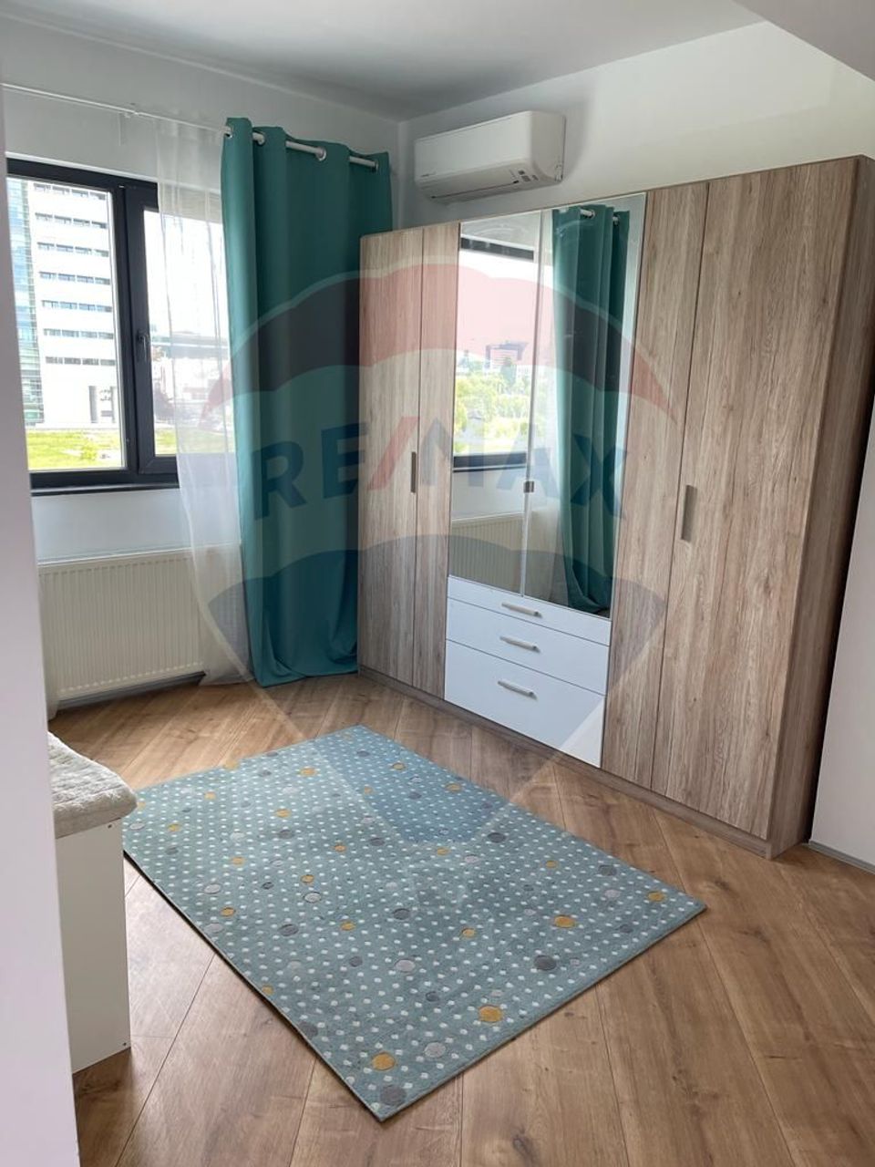 Apartment with 3 rooms for rent + parking space in Pipera area
