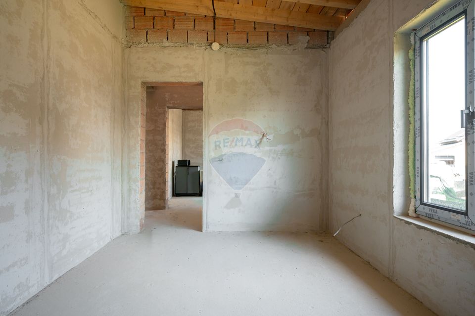 Casă cu 4 camere de vânzare, 130mp utili, teren 600mp in Harman