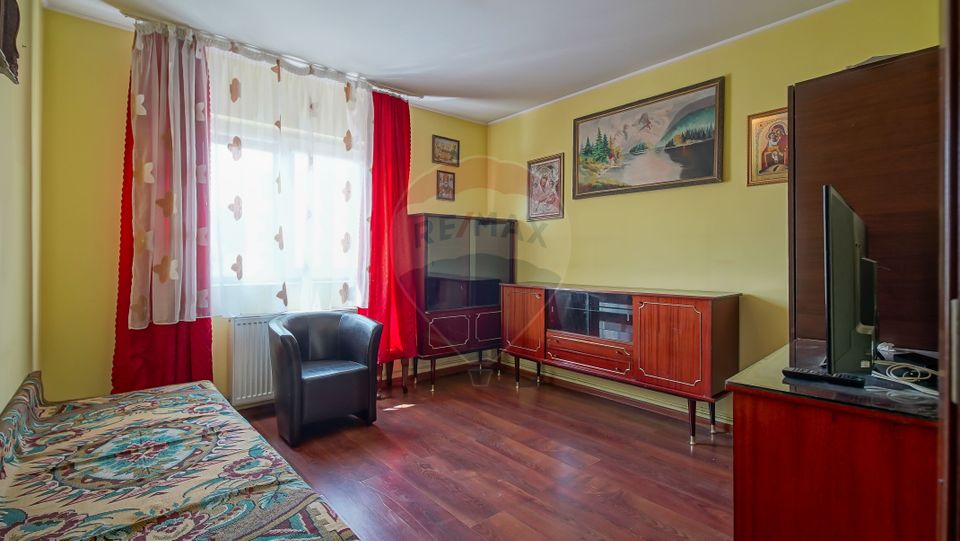 Apartament 3 camere, 2 băi –Tractorul