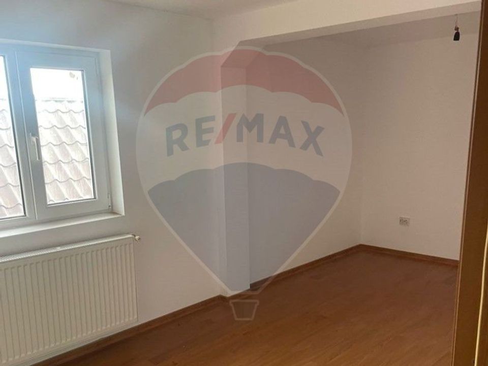 Casă / Vilă cu 6 camere de vânzare Leontinesti - Bacau