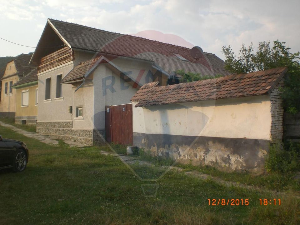 DE VANZARE Teren intr-un colț de Transilvanie autentică