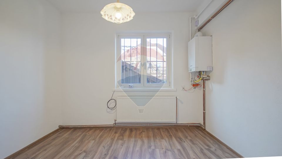 REZERVATA! Vilă individuală cu terasă, curte și două garaje