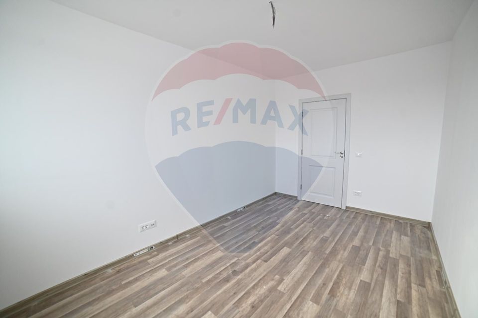 4 room Apartment for rent, Policlinica area