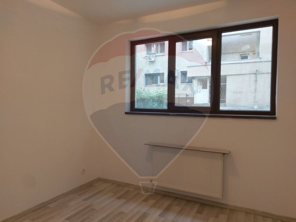 2 room apartment + central heating + parking space for sale Gorj area