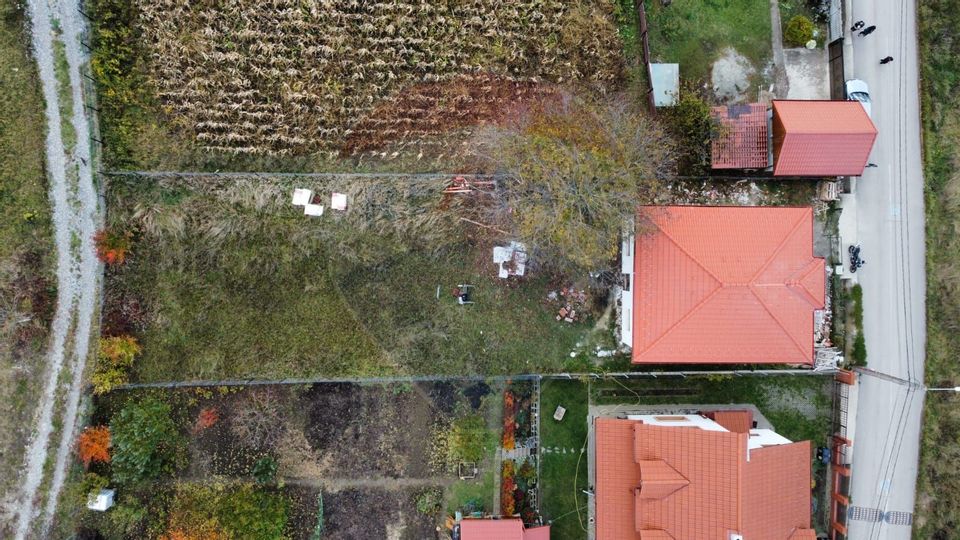 COMISION 0% Casă cu 4 camere de vânzare în Dezmir, 700 mp de teren