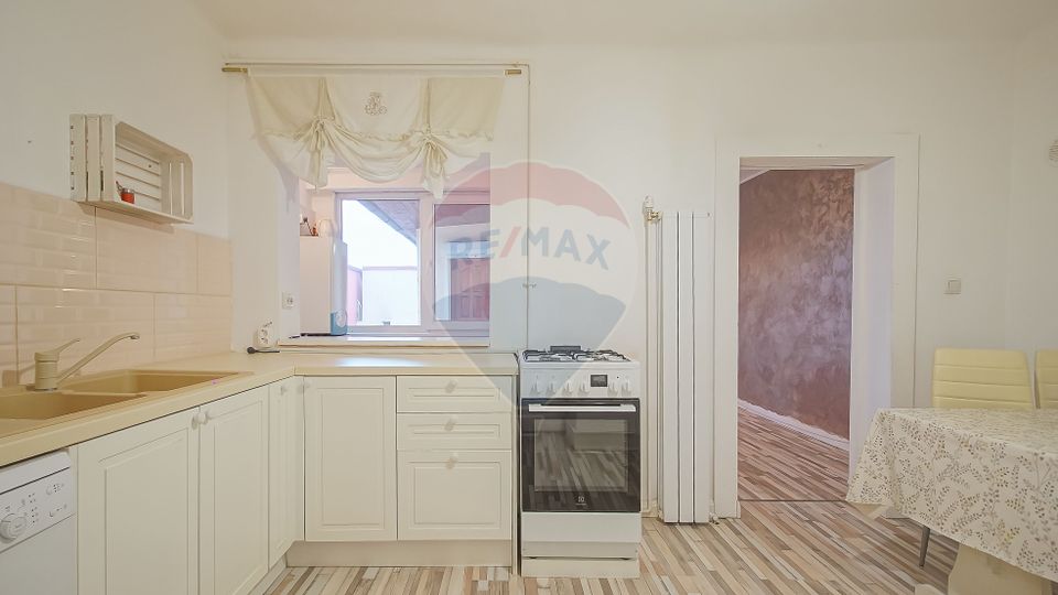 4 room Apartment for sale, Tractorul area