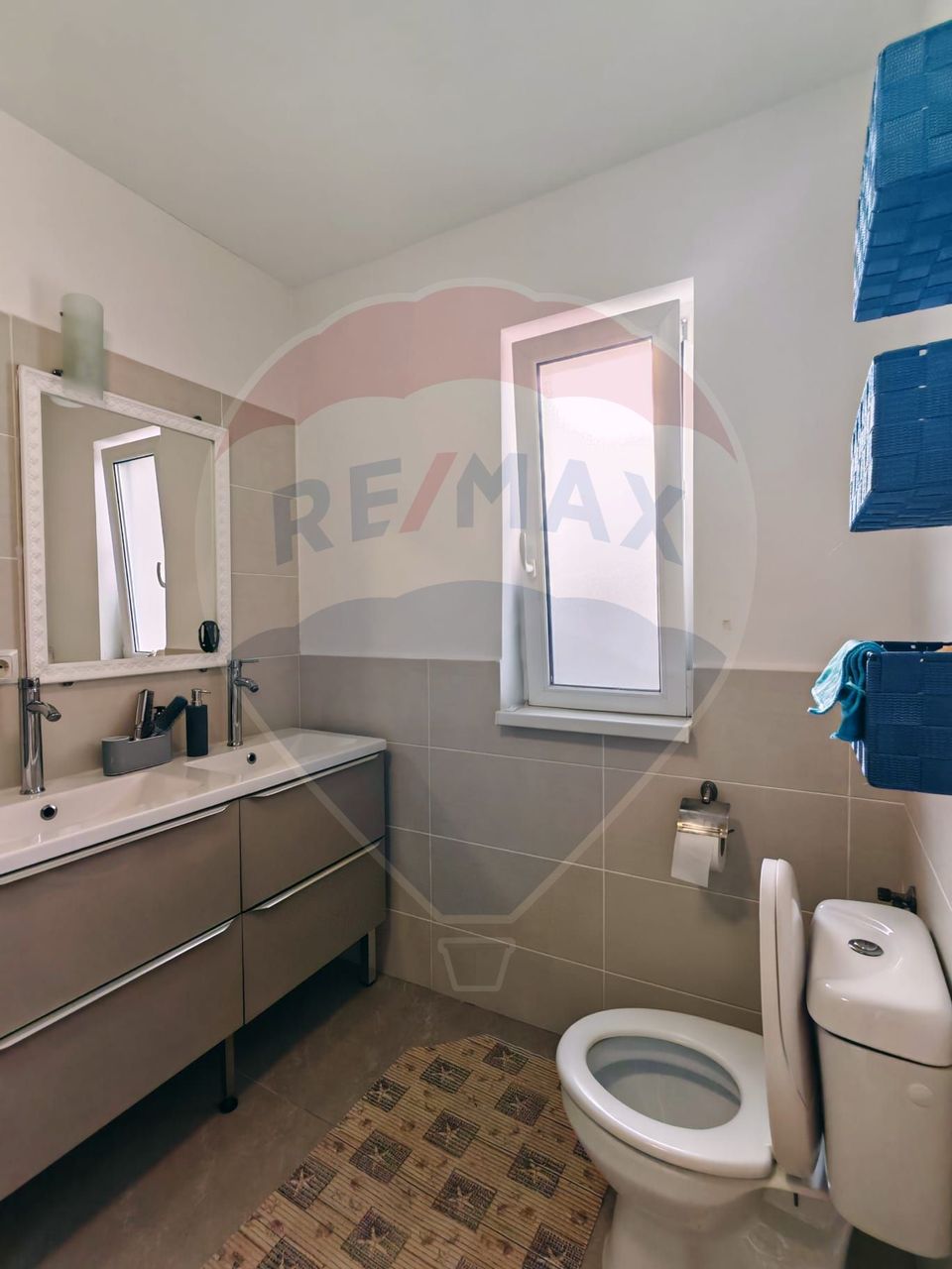 Casă / Vilă cu 4 camere de închiriat