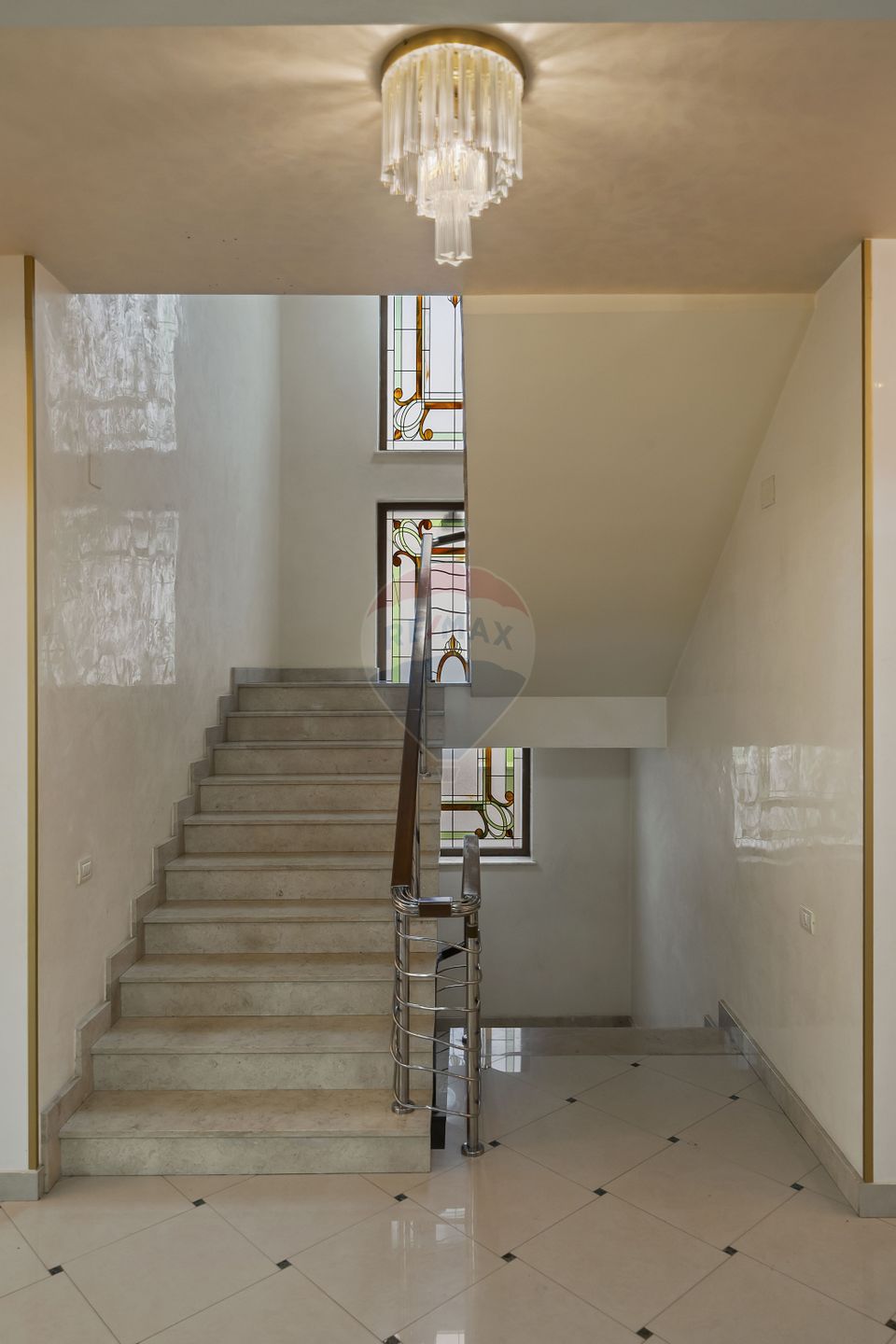 Casă / Vilă cu 6 camere de închiriat în zona Nord