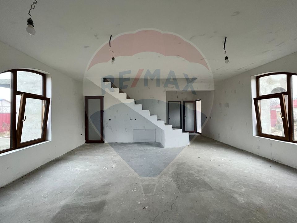 Investitie/Vanzare-  Vilă cu 5 camere la 45 minute de Bucuresti