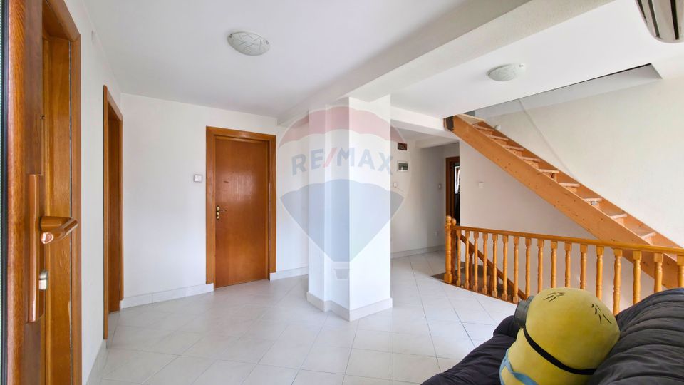 7 room House / Villa for sale, Giulesti area