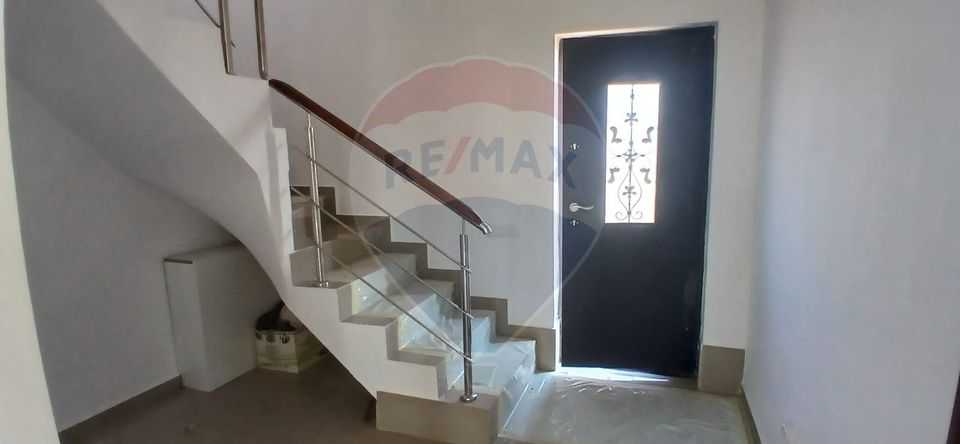 Casa individuala spatioasa cu 5 camere de vanzare in Corbeanca