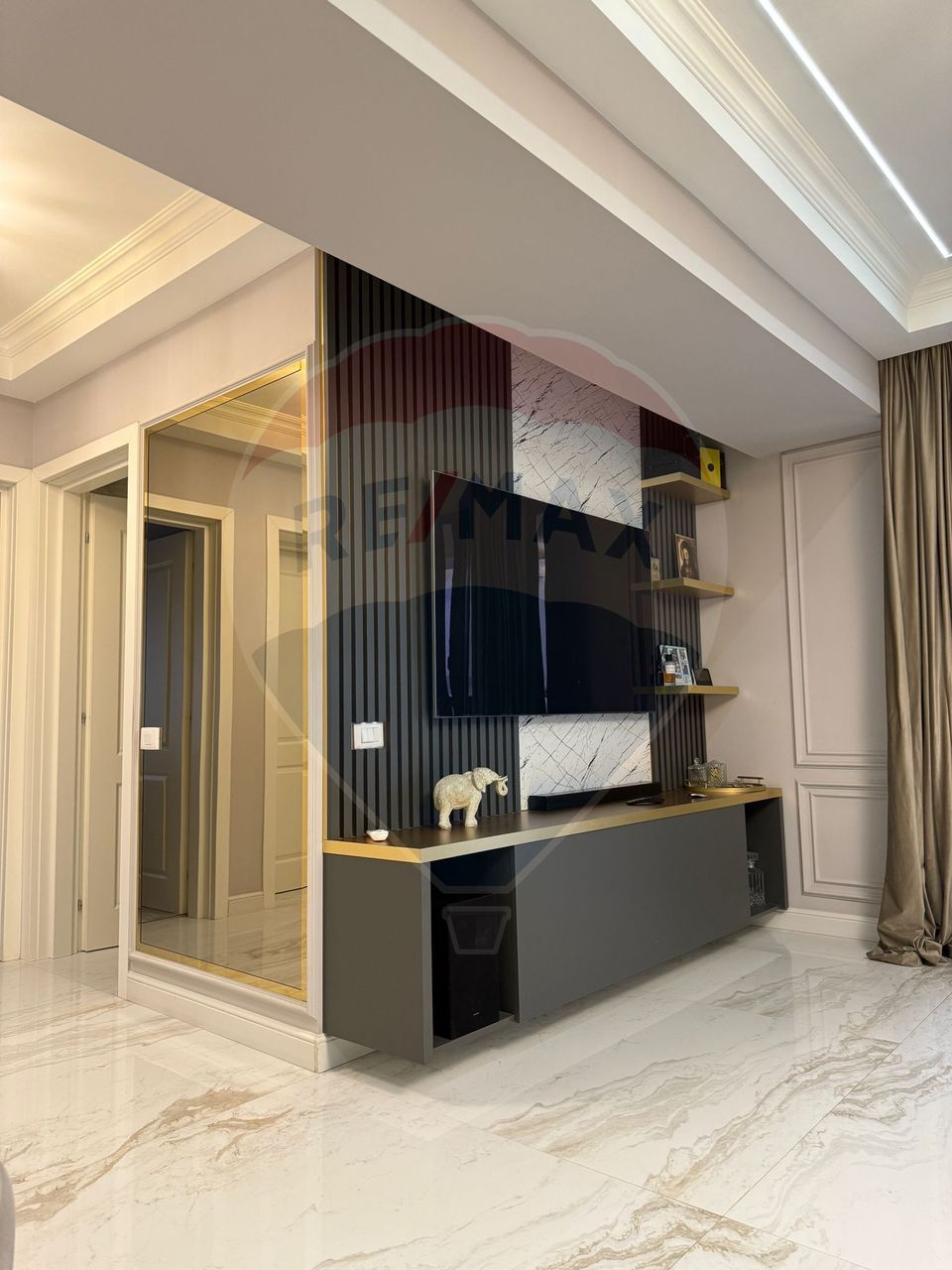 Apartament cu 3 camere de vânzare în zona Ultracentral