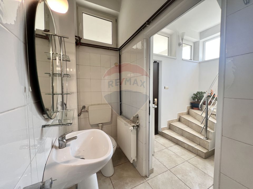 8 room House / Villa for sale