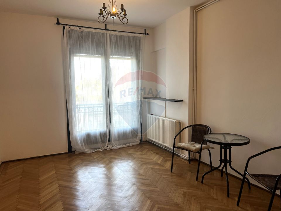 Apartament cu 5 camere de închiriat în zona Universitate