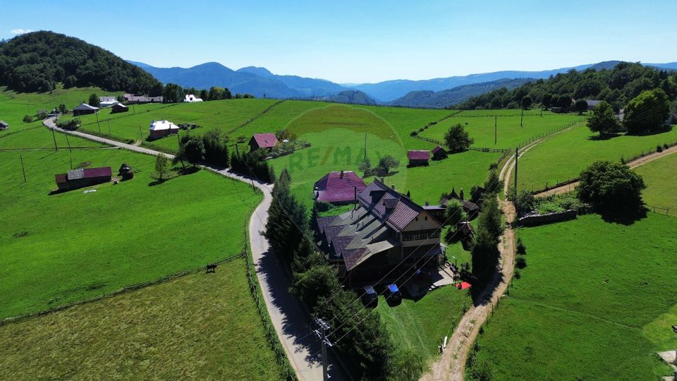 Pensiune de vânzare in vârf de munte la Ciocanu - lângă Sirnea