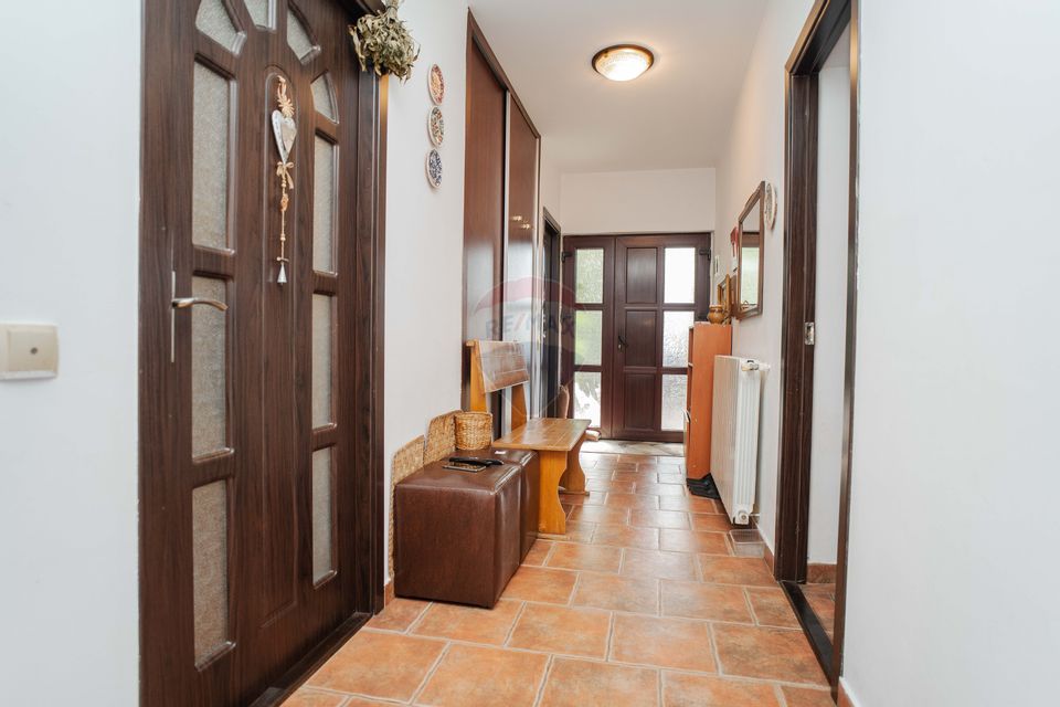 Casă cu Piscină de Vânzare, 500mp Teren, Str. Victoriei-Valea Lupului