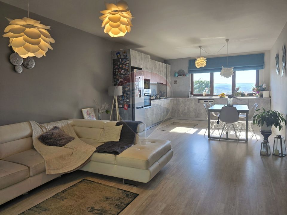 Duplex cu panorama superba, grădină spațioasă, strada Narciselor