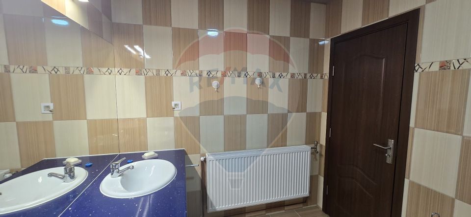 8 room House / Villa for sale