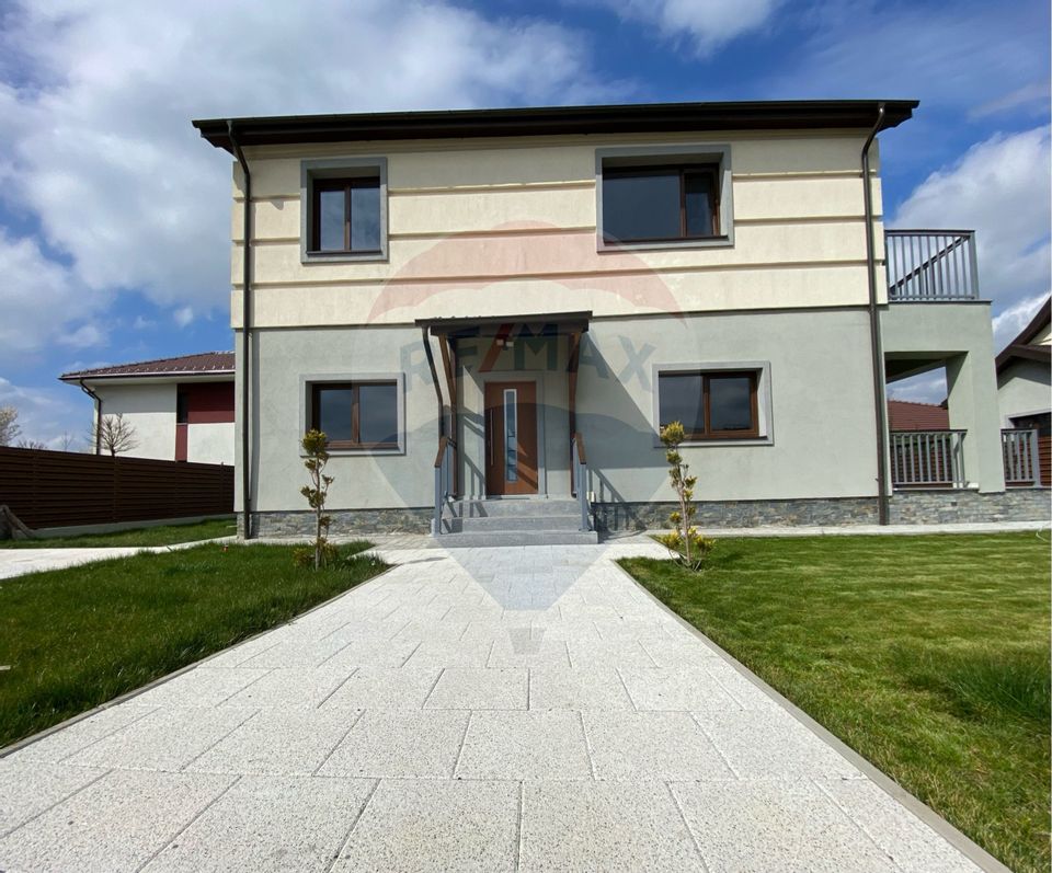 House / Villa in Corbeanca, 300 m from the forest, exclusive area