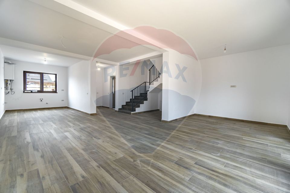 8 room House / Villa for sale