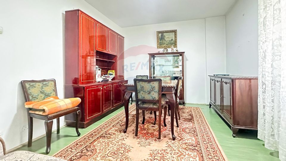 Apartament 3 camere de vanzare str Luica/P-ta Resita