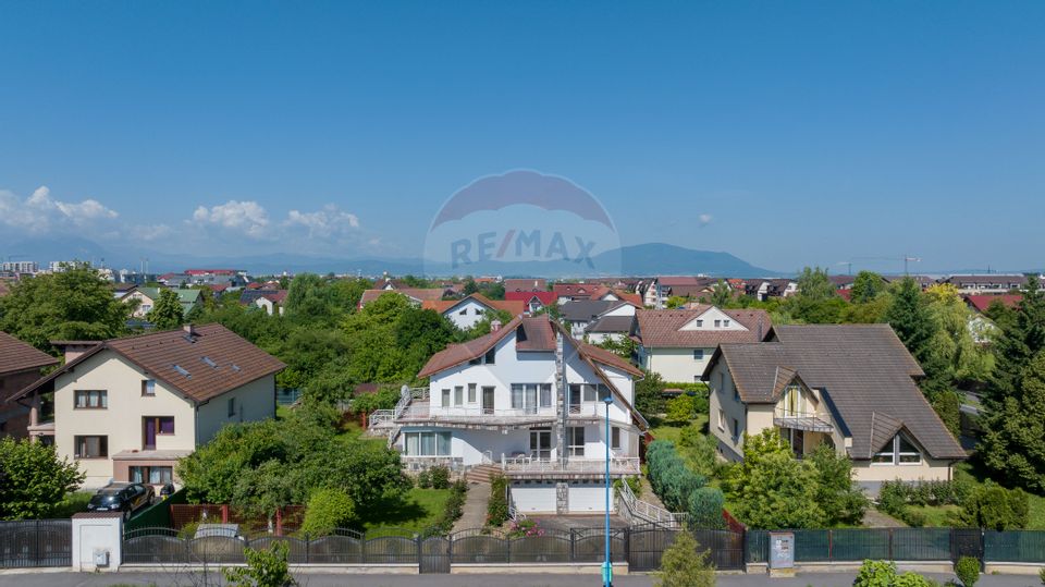 Vila impunatoare, rezidenta cu pretentii, Tractorul, Brasov
