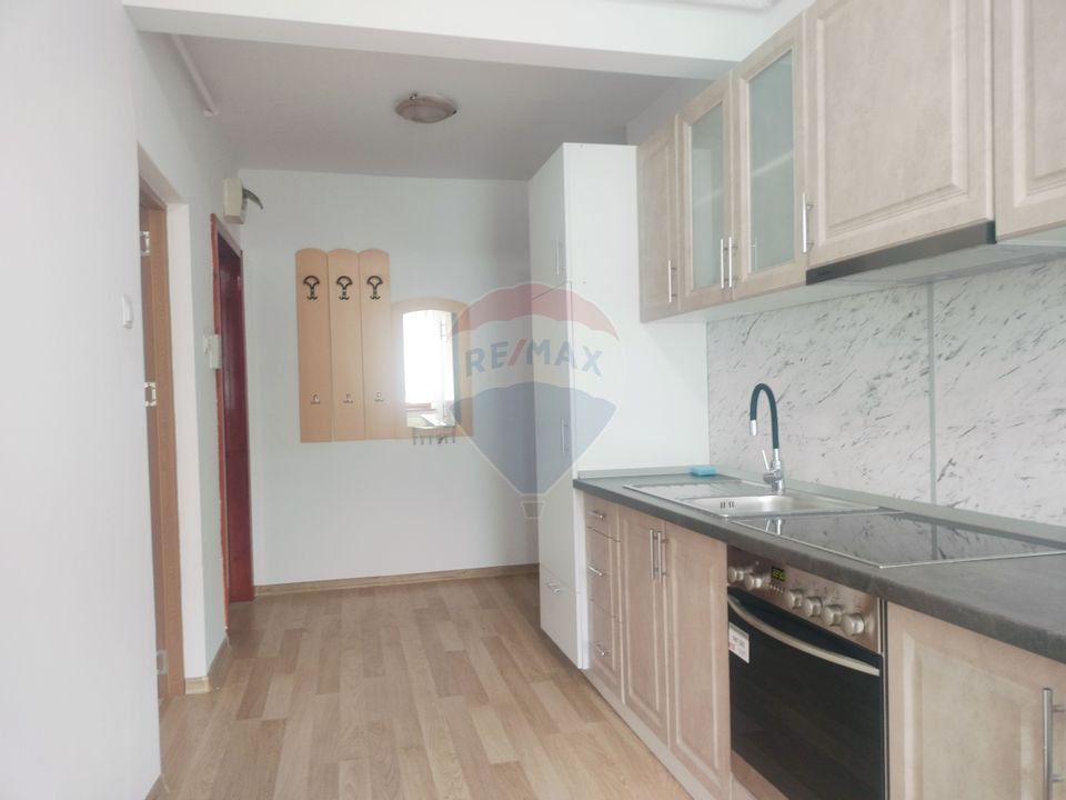 Apartament cu trei camere în zona Vitrometan- de inchiriat