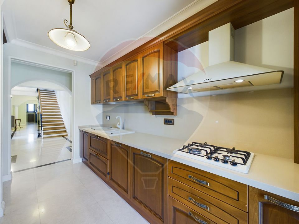 Unique Opportunity: Luxury House with Pool and Premium Finishes