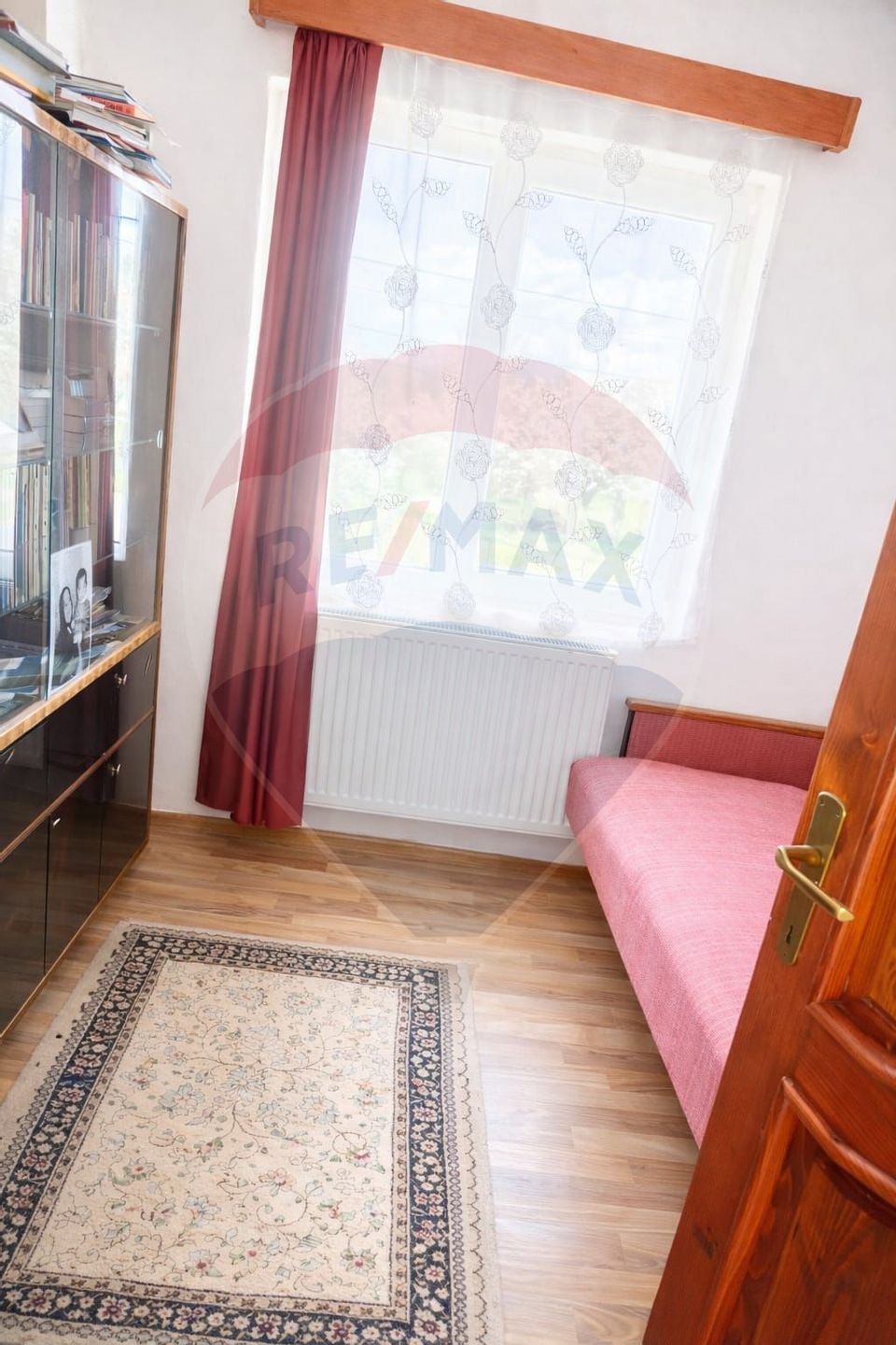 Casă / Vilă 5 camere, curte amenajată, mutare imediata