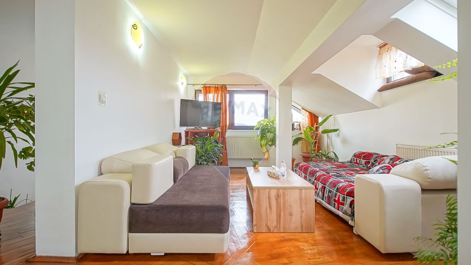 Vilă cu Teren Generos - Tractorul, Potrivită pentru Locuit sau Afacere