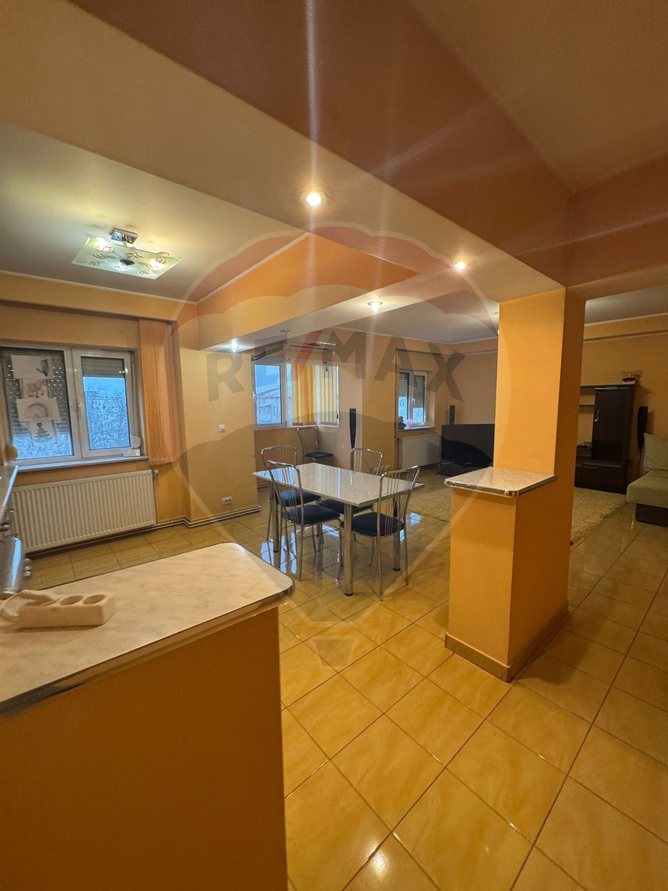 3 decomandate spatios, liber, central, Infratirii, Mc Donalds