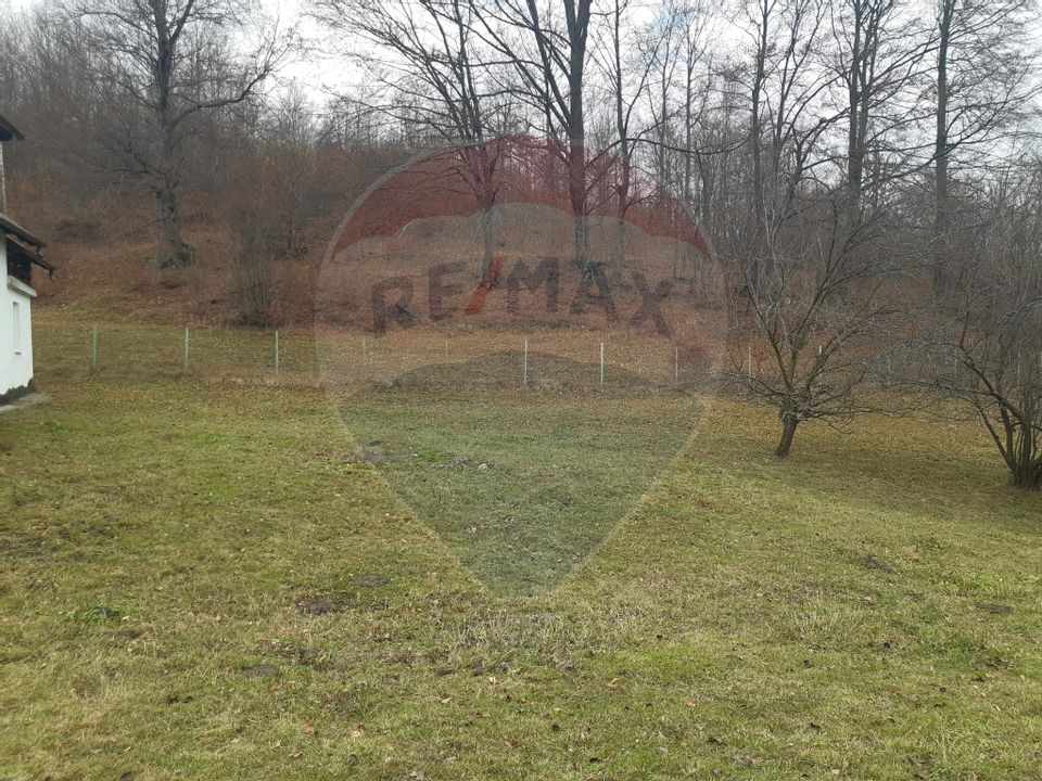 Casă / Vilă cu 7 camere de vânzare în zona Bran-Tohanita