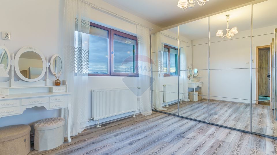 Teren 9.4 ha extravilan + casa 230 mp, COMISION 0%