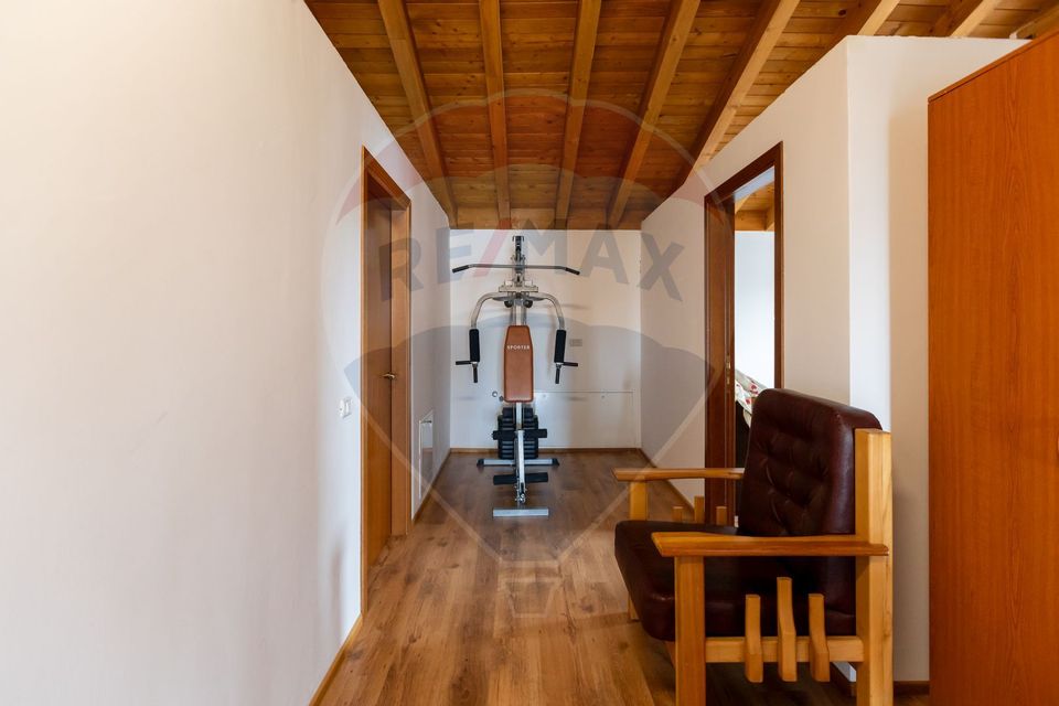 8 room House / Villa for sale