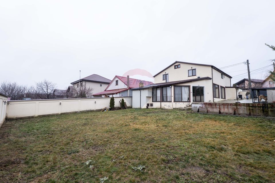 Vila 5 camere complet mobilata, foișor, teren generos