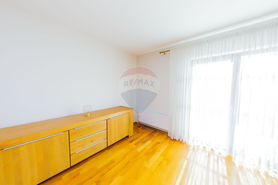 VILA CU TEREN GENEROS DE VANZARE/SCHIMB CU CASA