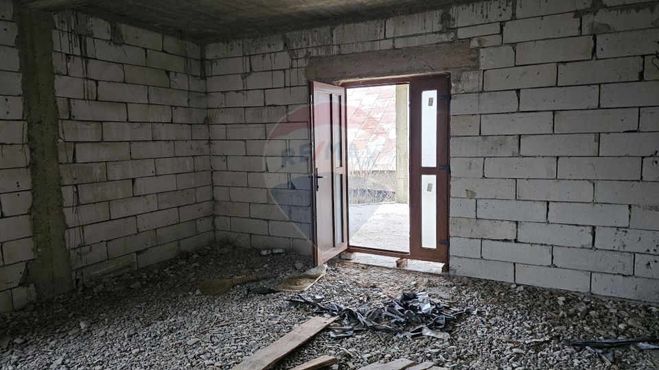 Casă / Vilă cu 12 camere, teren intravilan de 2869mp în Siminicea, SV