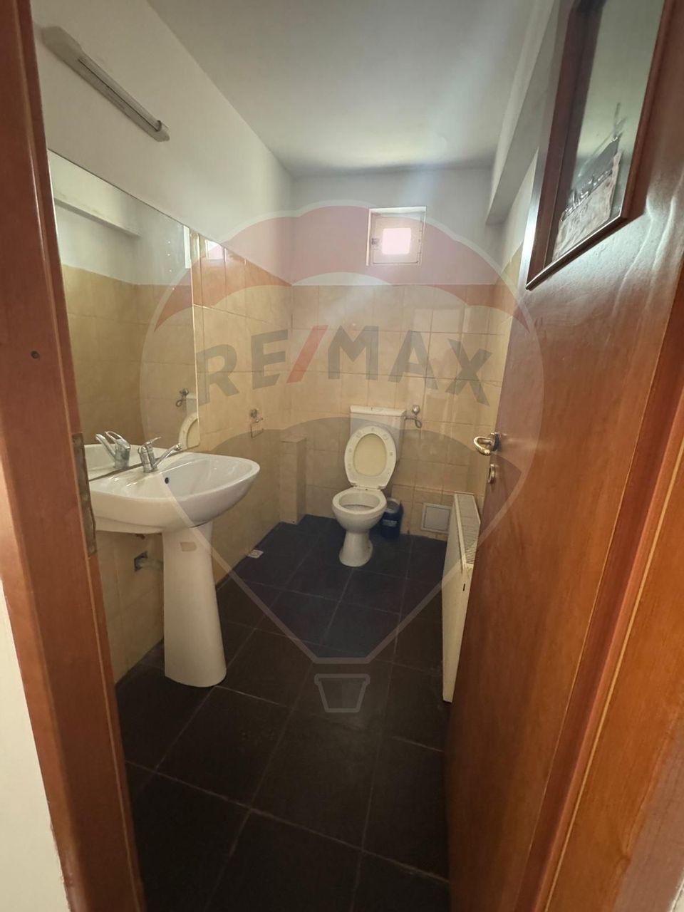 Spațiu comercial de 900mp de vânzare în zona Romanesti