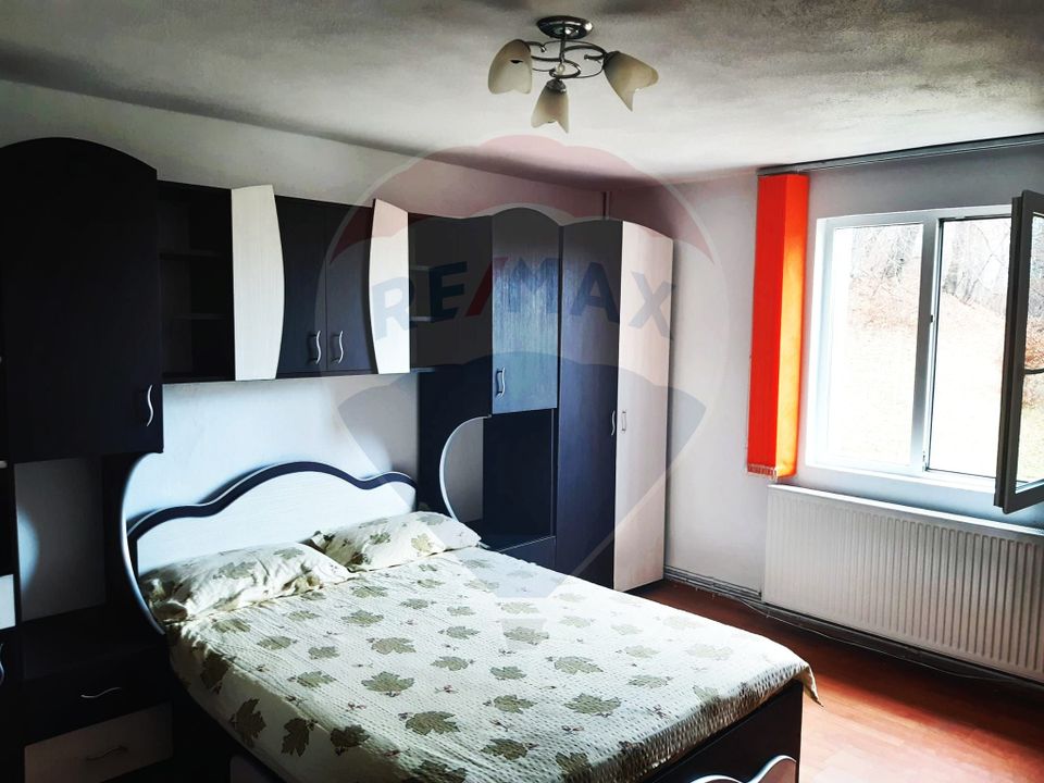 Casă / Vilă cu 7 camere   în zona Bran-Tohanita