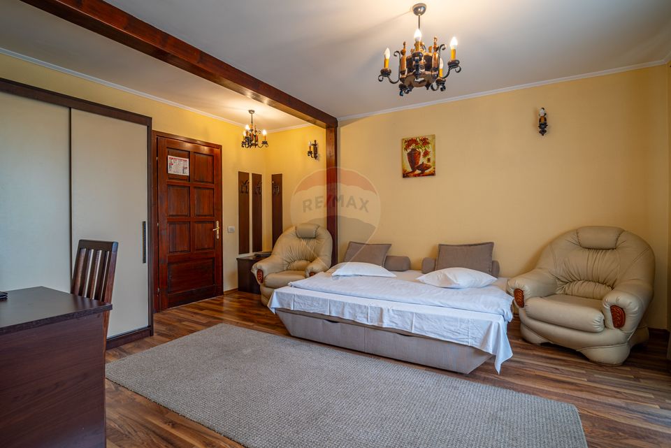 Proprietate deosebită de vânzare în Bușteni - Pensiune + Duplex