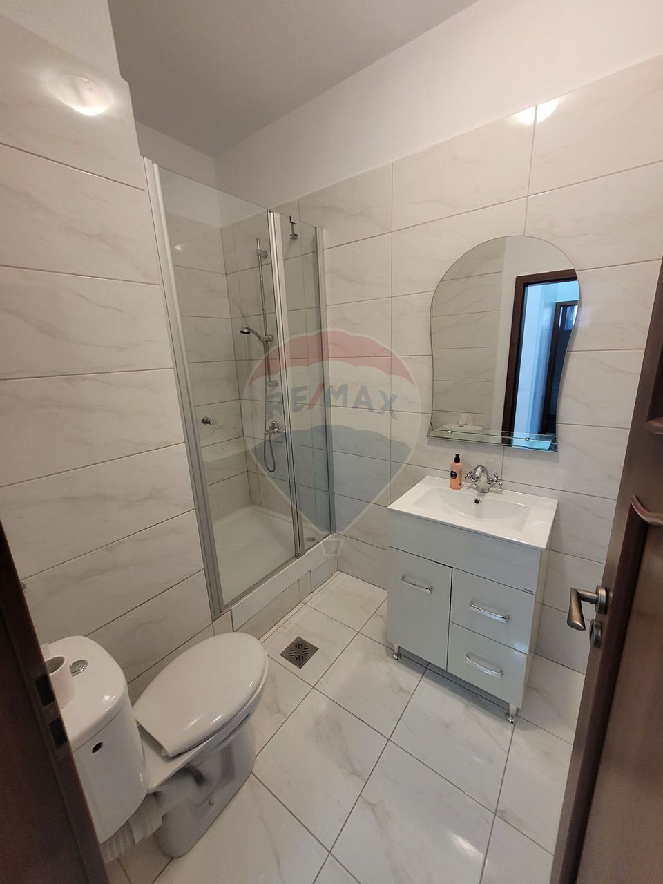 Apartament de inchiriat decomandat 3 camere 2 parcari zona Selimbar