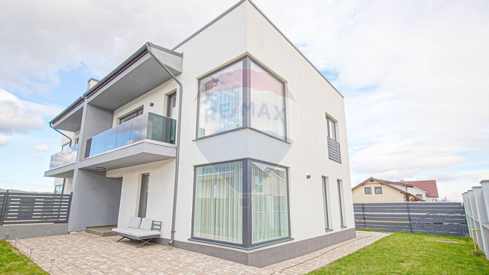 Locuiește într-un peisaj de poveste – Vilă modernă în Râșnov