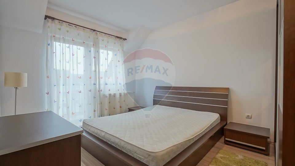 Apartament cu 3 camere de vânzare în zona Florilor